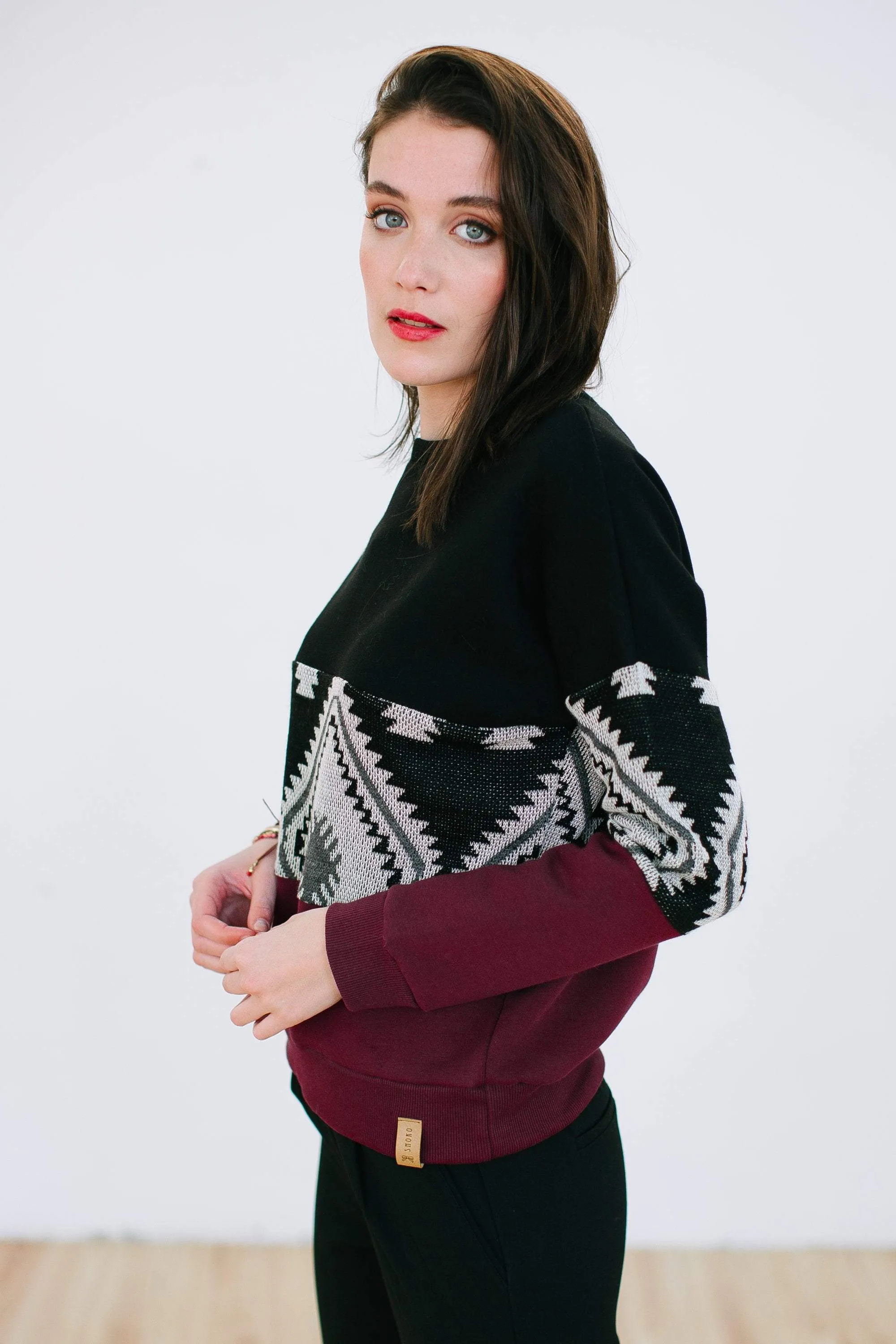 Sweater Mia Black Aztec & Dark Red