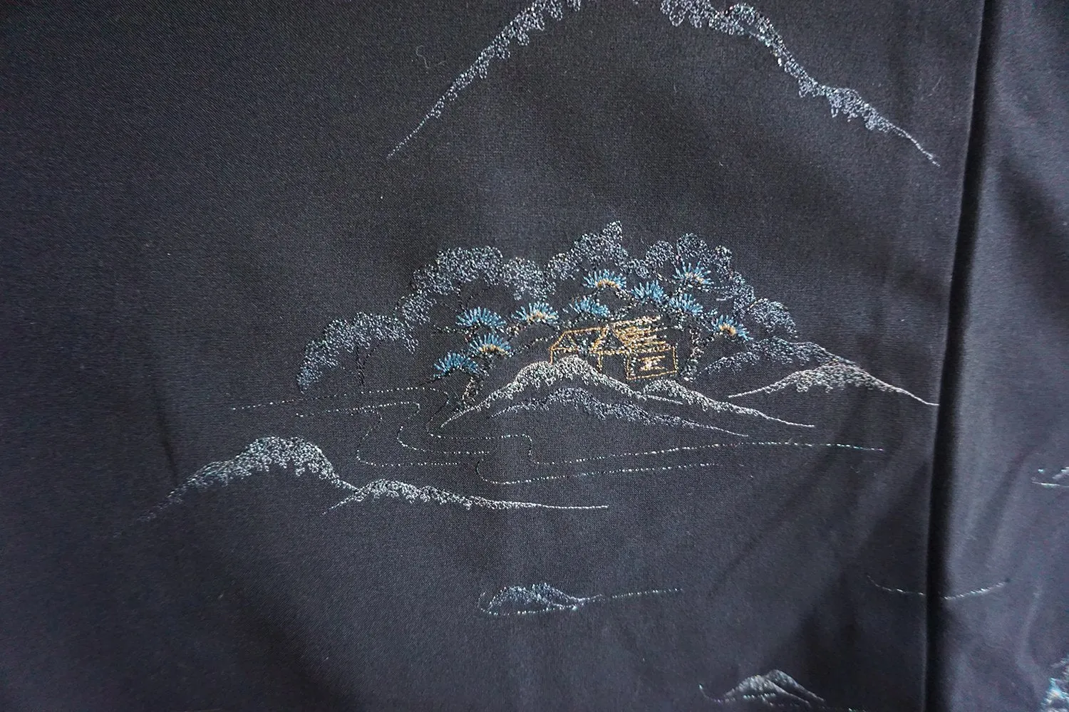 Vintage Haori/Kimono With Mountain design 1980s