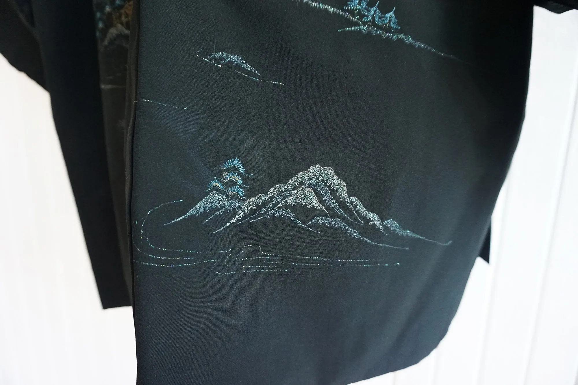 Vintage Haori/Kimono With Mountain design 1980s